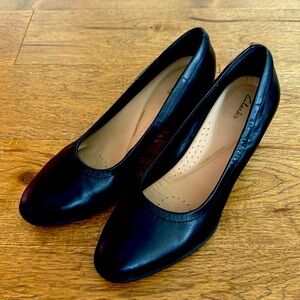 Freva 55 Court Black Leather

Black Leather

Size 7 medium